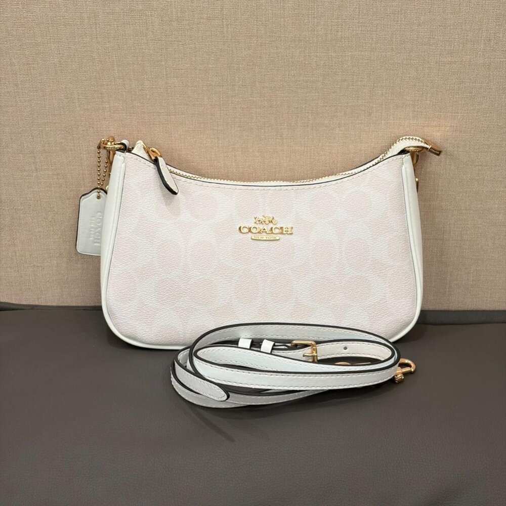 Coach Ivory Shoulder Bag with Gold Accents Fashion❤️🎉🎉🎉🎉 - Picture 5 of 5